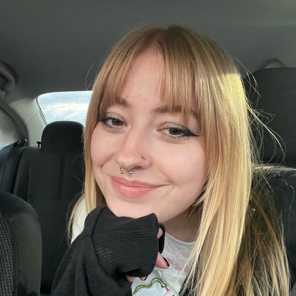 Meet your Posher, Julie - Picture 3 of 3